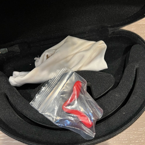 Red Oakley Radars (Women’s) - Picture 9 of 10